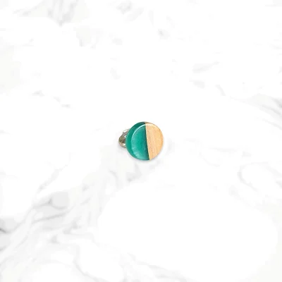 Handmade round olive wood ring with turquoise resin – Exceptional & affordable