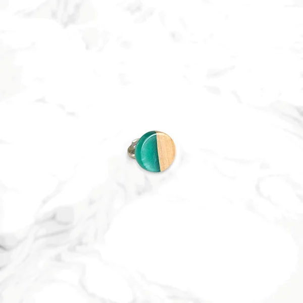 Handmade round olive wood ring with turquoise resin – Exceptional & affordable